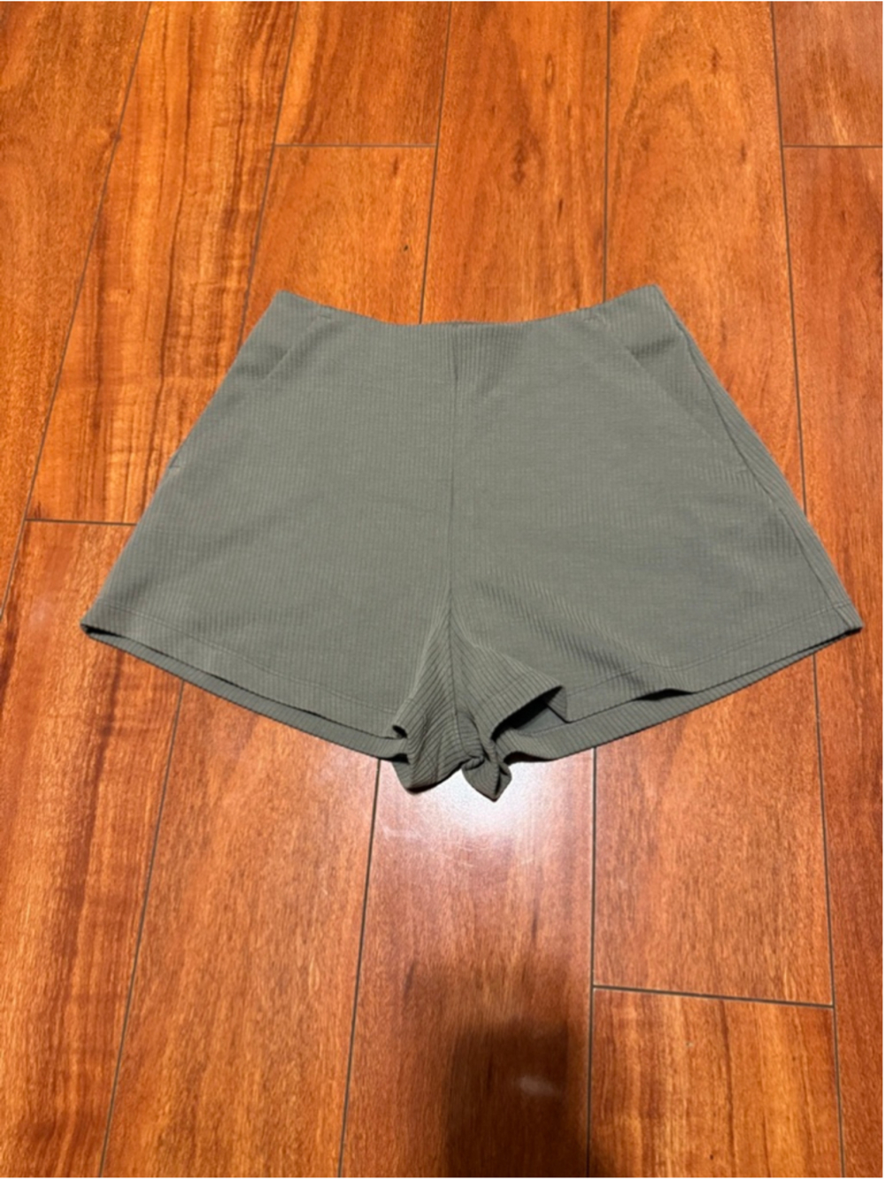 Women's Lululemon Athletic Shorts Size 4 Green